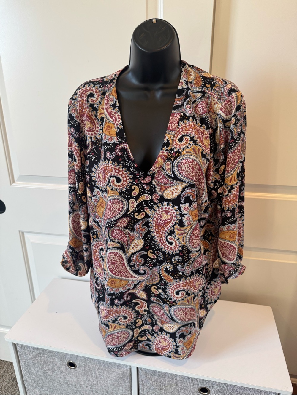 Daniel Rainn Black Paisley V-Neck Long Sleeve Top